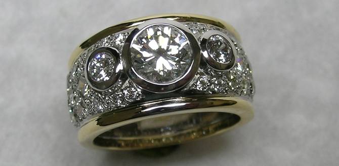 Round brilliant cut diamond dress ring